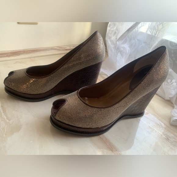 NEW Linea Paulo Jimmie Bronze/Gold Peep Toe Wedges, Size 9 - Picture 3 of 10